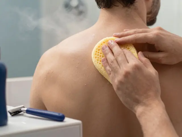 Jak si sám oholit záda: Bezpečný návod, nejlepší nástroje a tipy proti dráždění